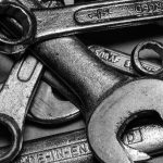 Jak świadomie wybrać elegancki pomnik pamięci — praktyczny poradnik dla rodzin